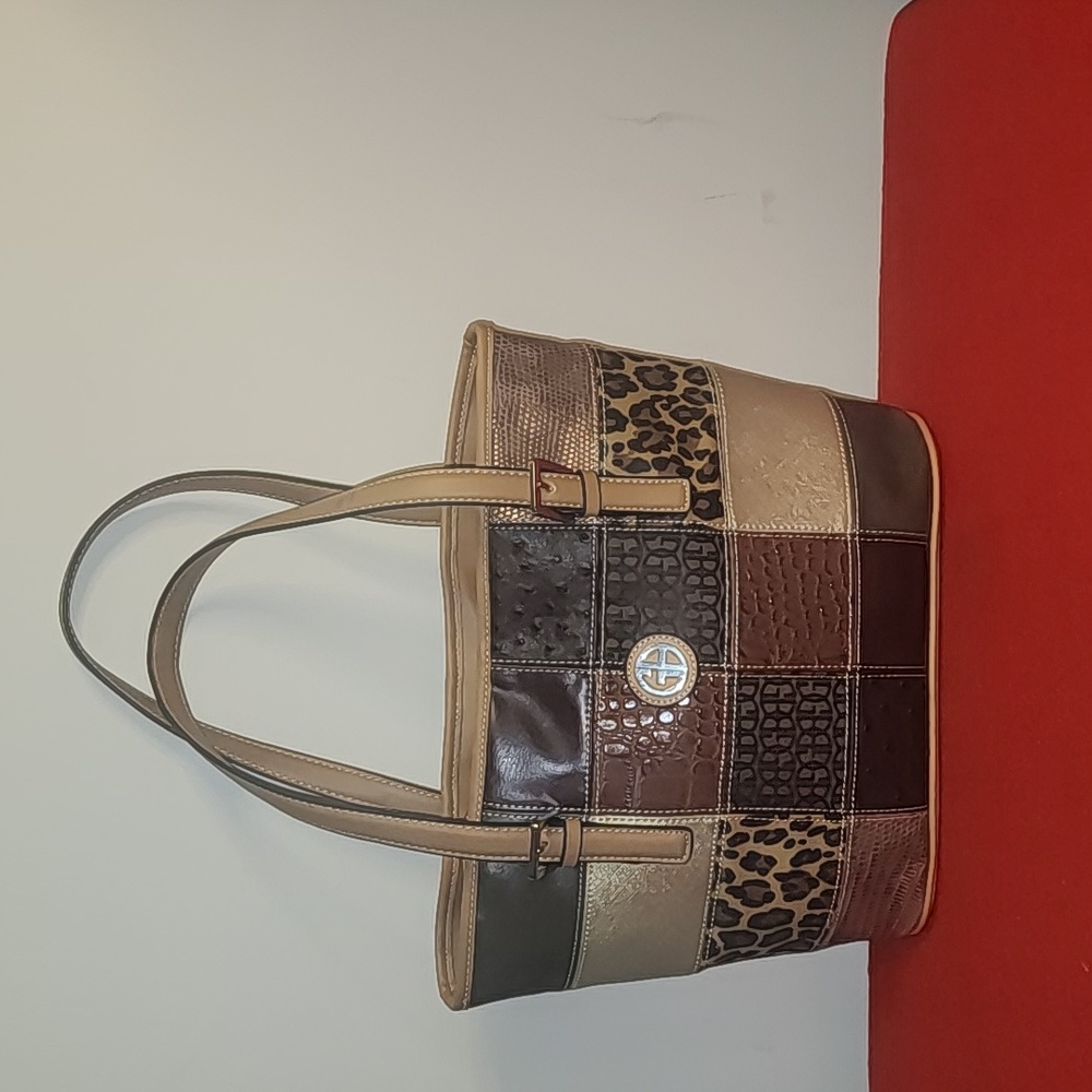 Women's Purse Giani Bernini Beautiful bag. New with Tags.